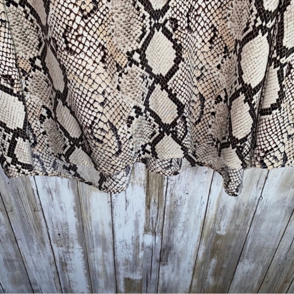 Jodifl Snake Print Oversized Blouse - Picture 4 of 5